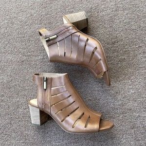 Clarks Artisan Deloria Ivy block heel open toe laser cut dress sandals brown sz